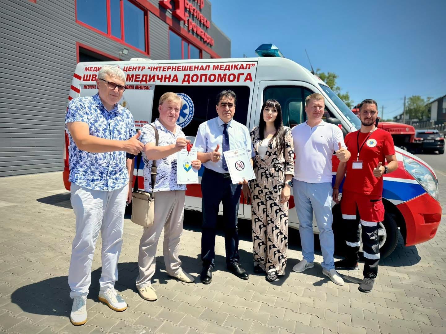 Автомобіль швидкої допомоги для тих, хто рятує життя навіть під обстрілами