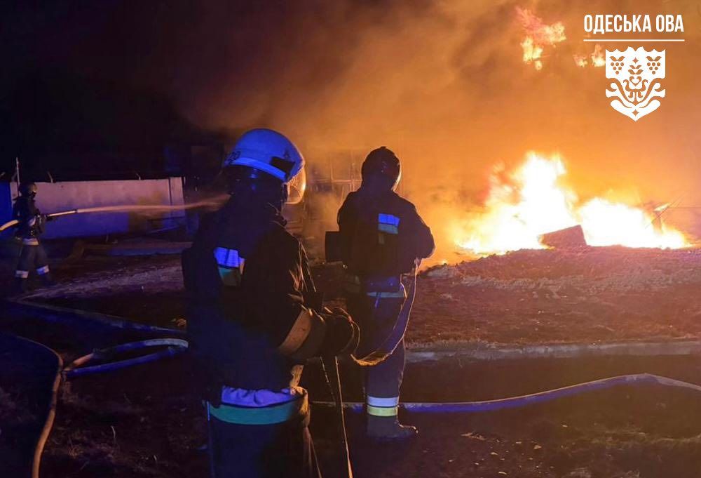 Уночі ворог масовано атакував південь регіону ударними безпілотниками.