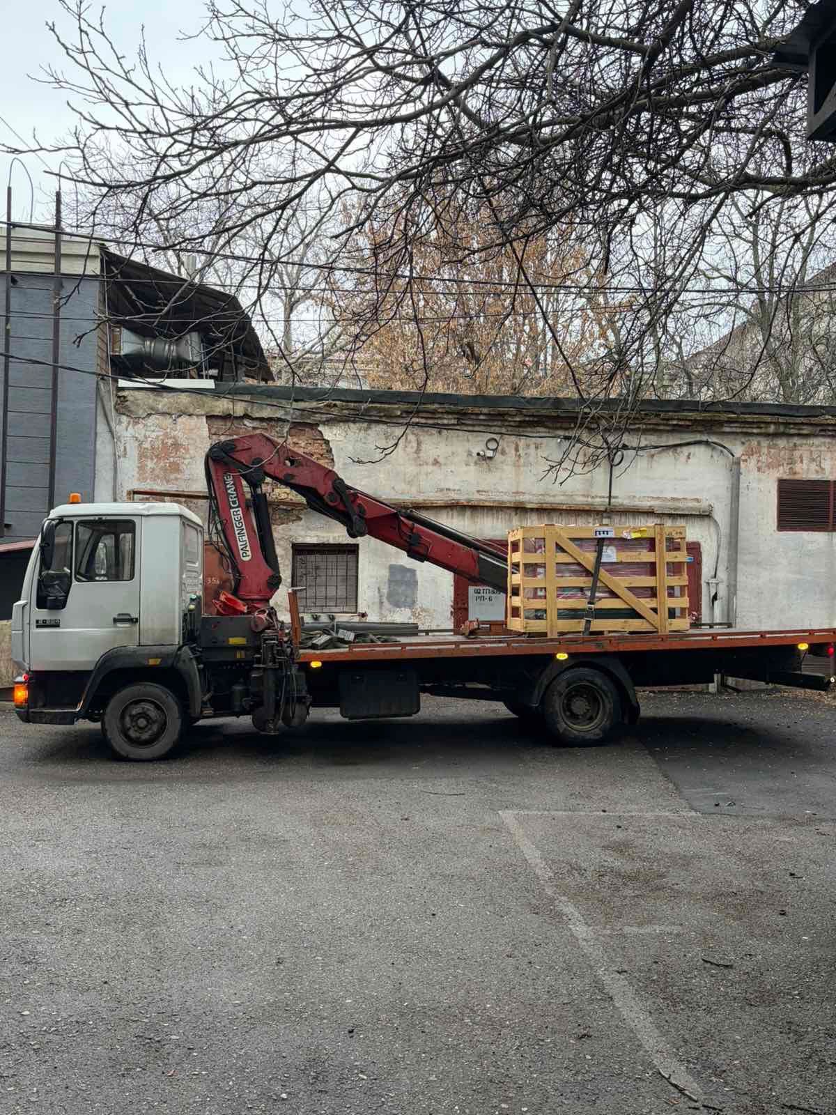 За сприяння Одеської обласної державної адміністрації, завдяки підтримці партнерів з Німеччини — BerlinOdessaExpress, благодійним фондом «Вітри змін» було передано надпотужний генератор для однієї з державних установ регіону.