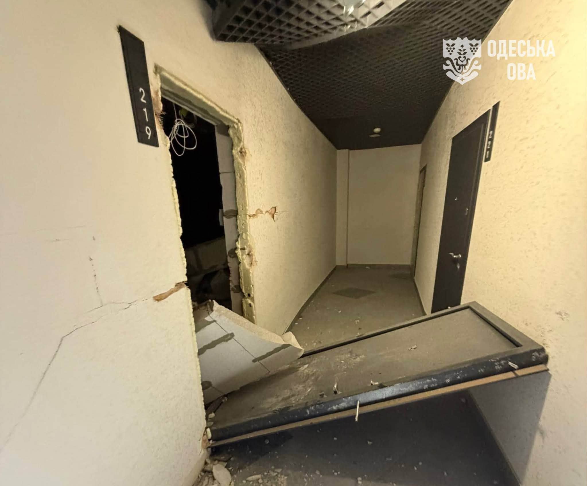 Ввечері ворог завдав удару по багатоповерховому житловому будинку в Одесі