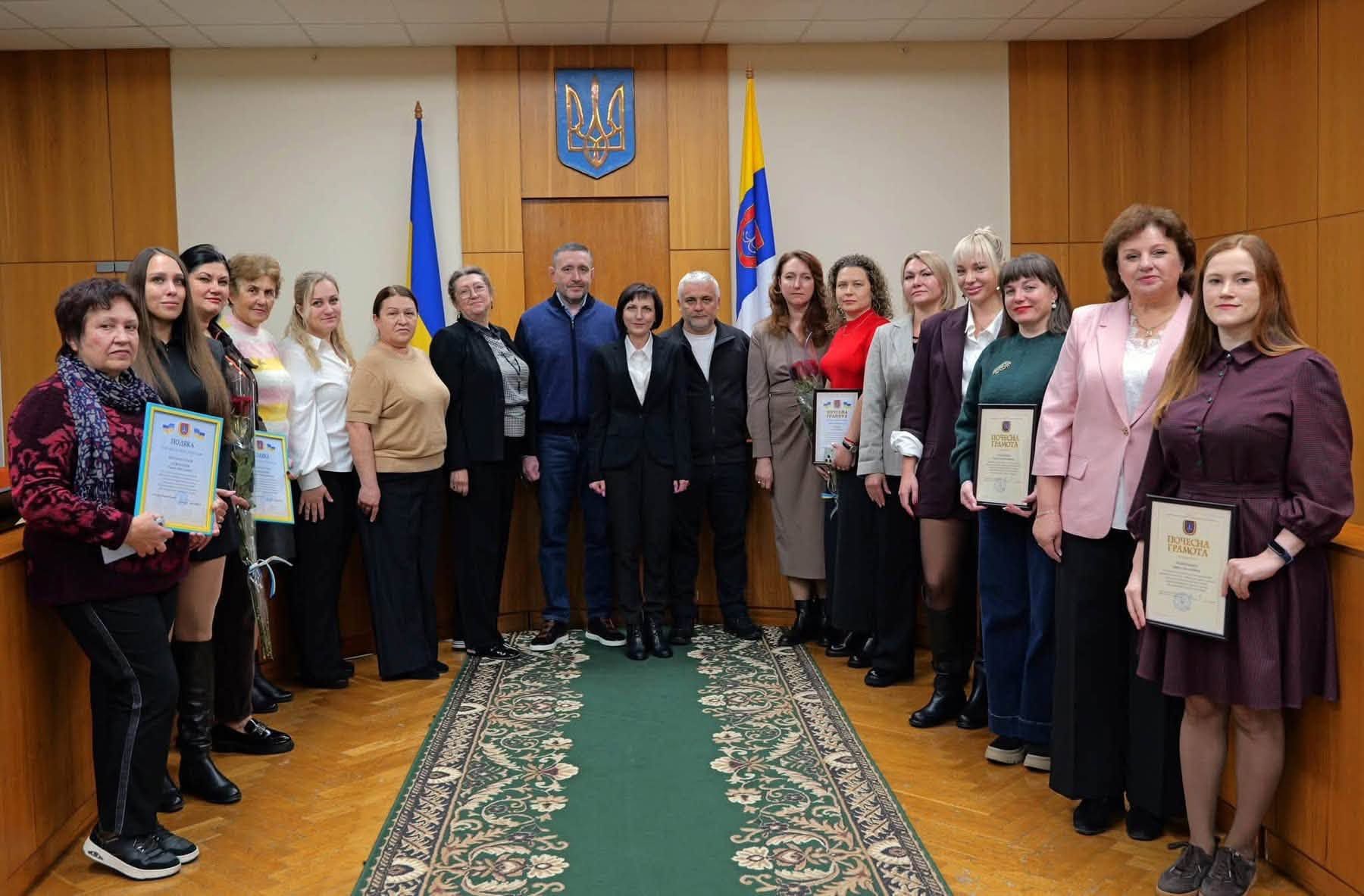 Сьогодні голова Одеської обласної військової адміністрації Олег Кіпер зустрівся з працівниками соціальної сфери, щоб напередодні професійного свята подякувати за їхню щоденну працю.