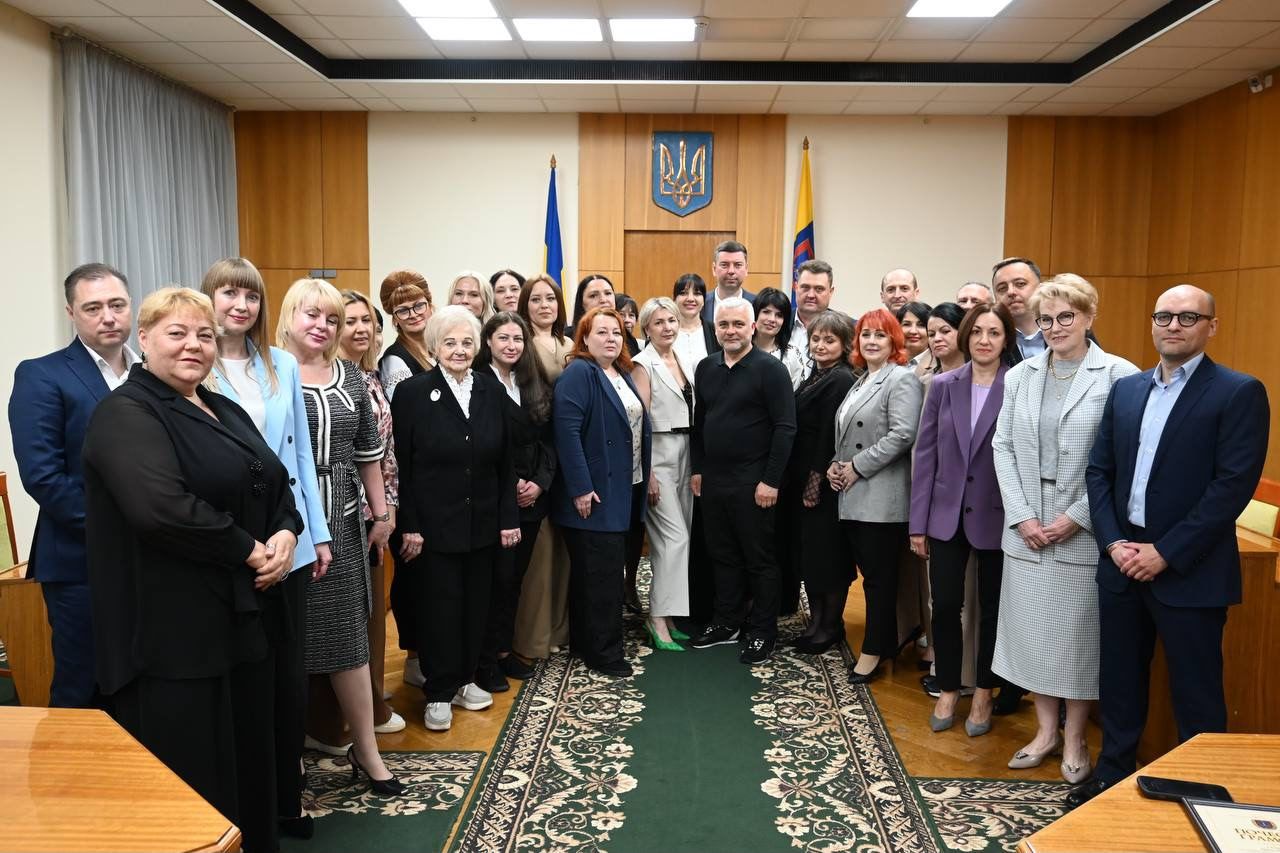 З нагоди Дня банківського працівника вручив Почесні грамоти найкращим працівникам банківської сфери Одещини.