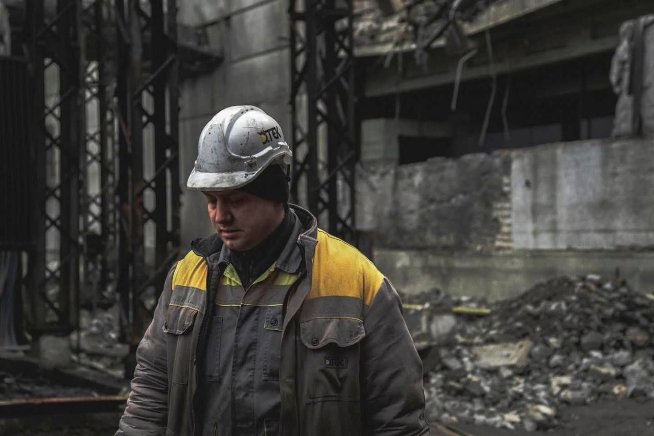 За повідомленням Міненерго, ворог завдав масованого удару дронами та ракетами по підстанціях та повітряних лініях 750 кВ і 330 кВ в різних регіонах країни. 