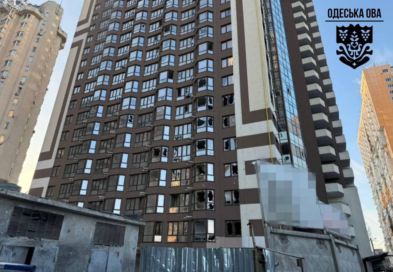 Мешканцям будинку, де внаслідок нічної атаки була пошкоджена газова труба, відновили опалення. 