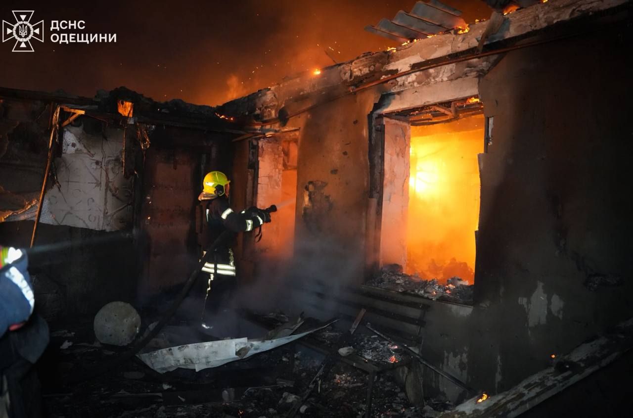 Вночі ворог масовано атакував Одеський район ударними безпілотниками.