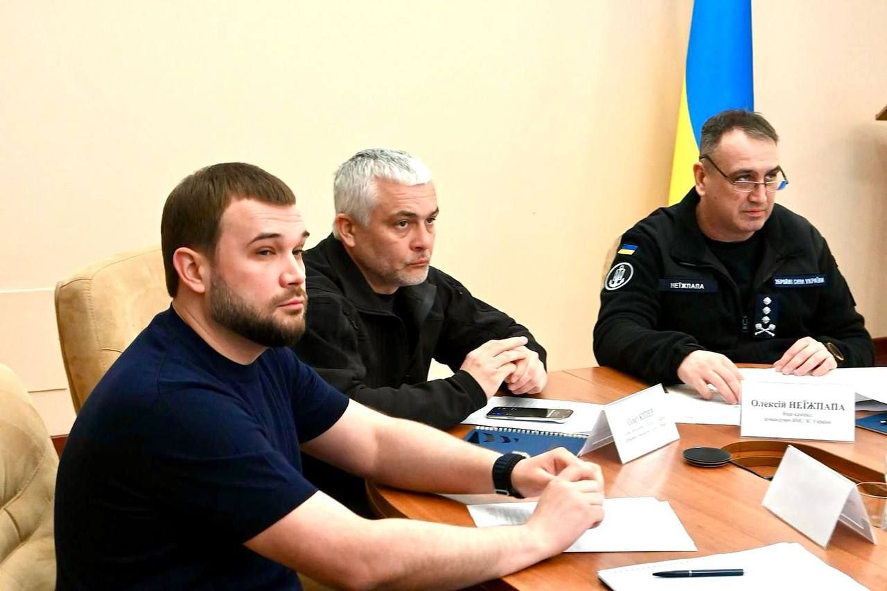 Взяв участь у робочій нараді, присвяченій безпеці портів Одещини та захисту портової інфраструктури, яка відбулася в Одесі за участі військових, органів державної влади та представників портової галузі.