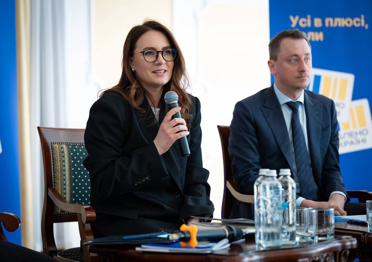 Премʼєр-міністр України Юлія Свириденко під час робочого візиту на Одещину зустрілася з представниками бізнесу регіону. 