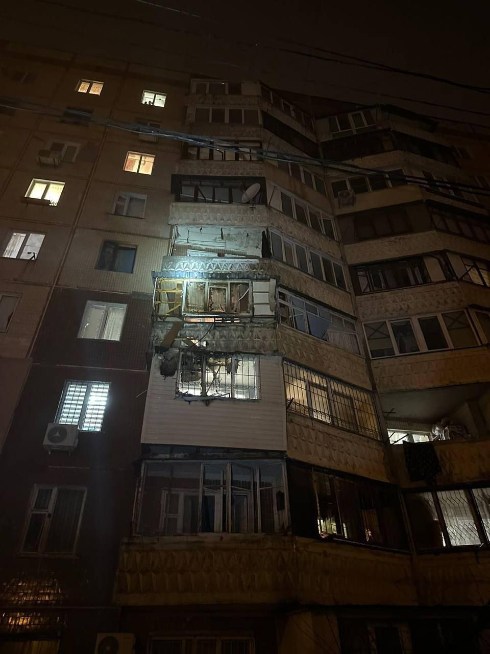 Удар БпЛА по Одесі: влучання у житловий будинок, є постраждалий