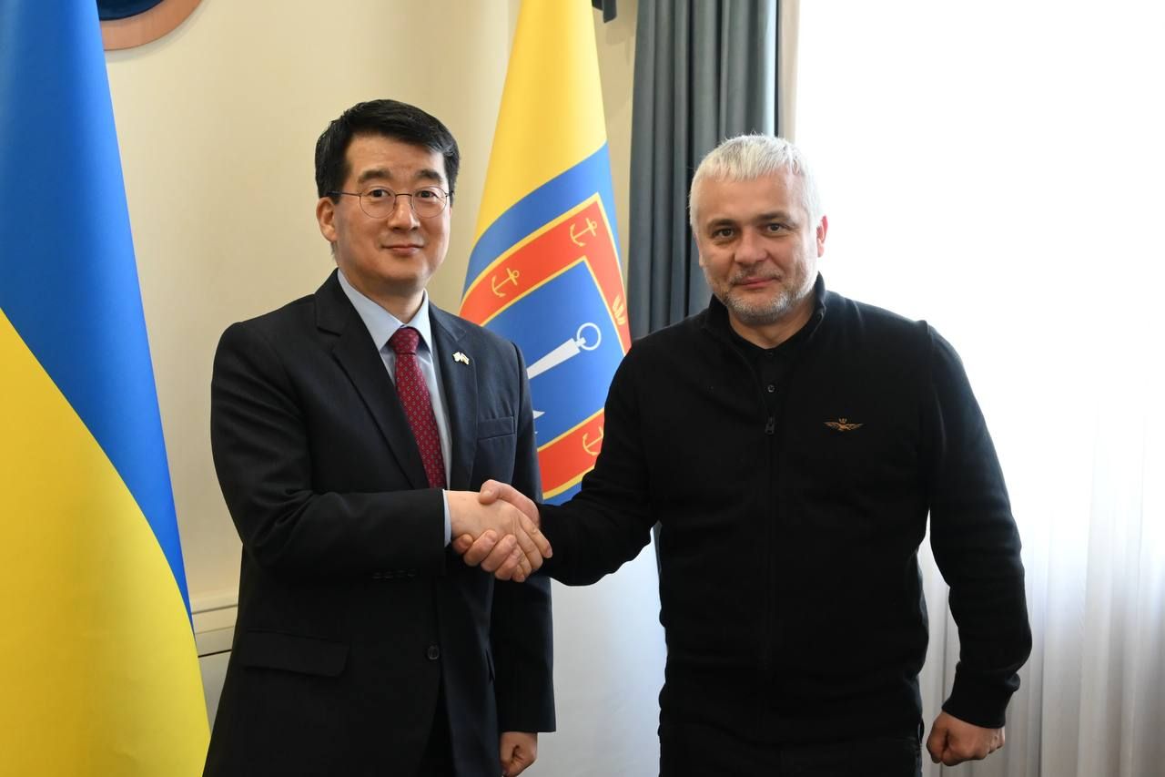 Голова ОДА Олег Кіпер зустрівся із Надзвичайним і Повноважним Послом Республіки Корея в Україні Пак Кічангом під час його візиту на Одещину.