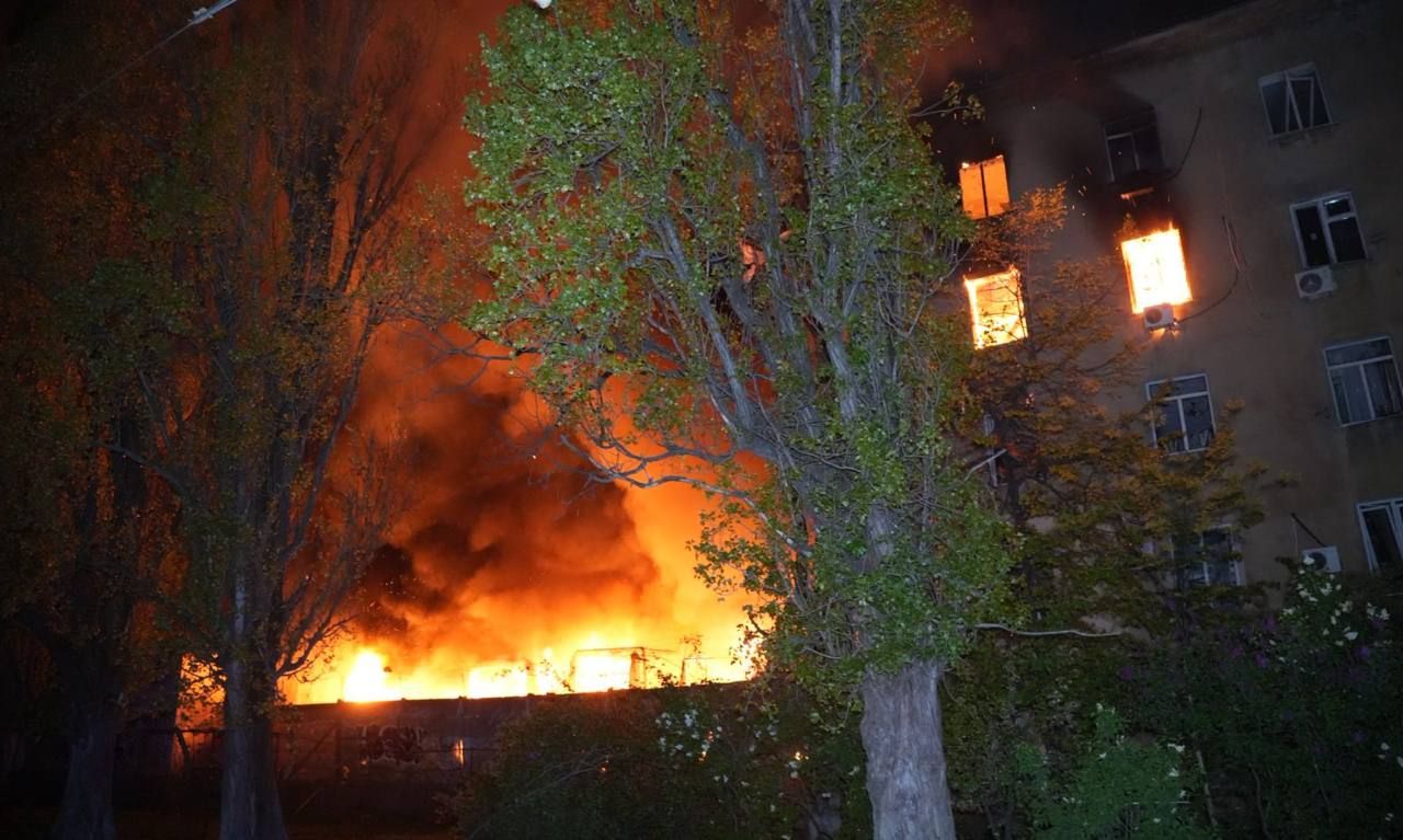 Вночі ворог здійснив кілька хвиль масованих атак ударними дронами по цивільній інфраструктурі Одеси