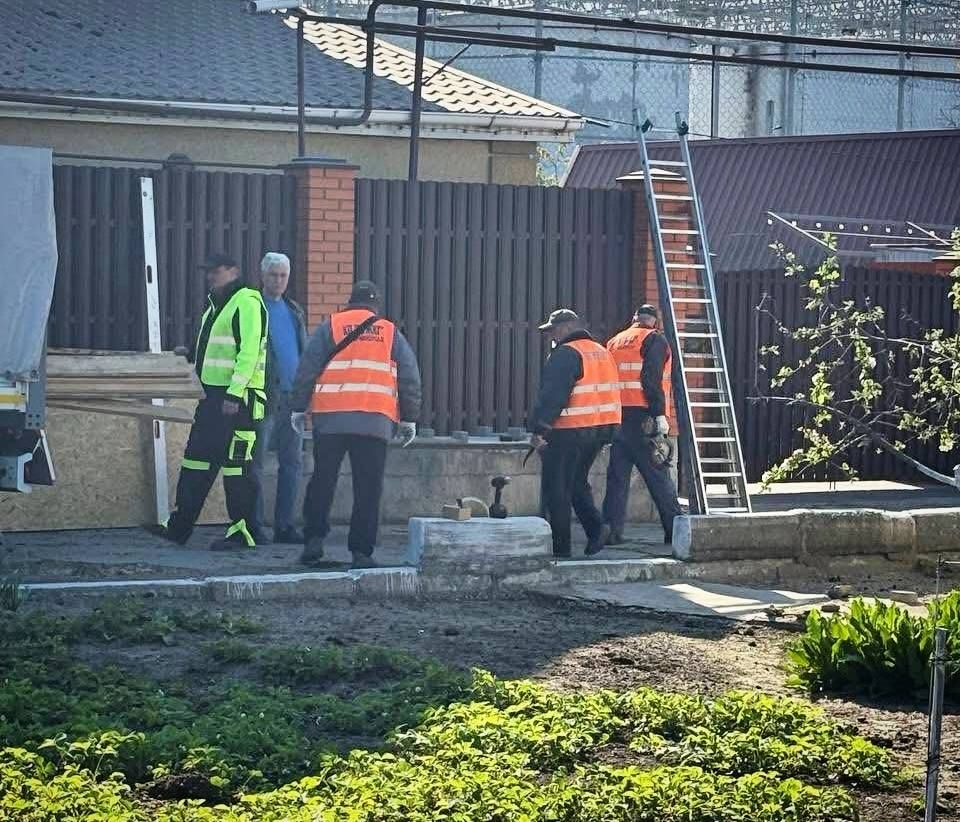 У Чорноморську завершуються роботи з ліквідації наслідків нічної ворожої атаки
