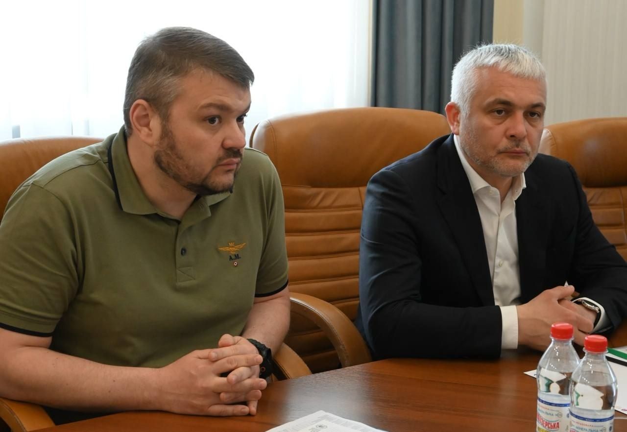 Безпечні школи, енергонезалежні лікарні, підтримка родин та дітей — саме про це сьогодні говорили під час зустрічі голови Одеської ОДА Олега Кіпера з новою очільницею Представництва ЮНІСЕФ в Україні Анн-Клер Дюфей та її командою
