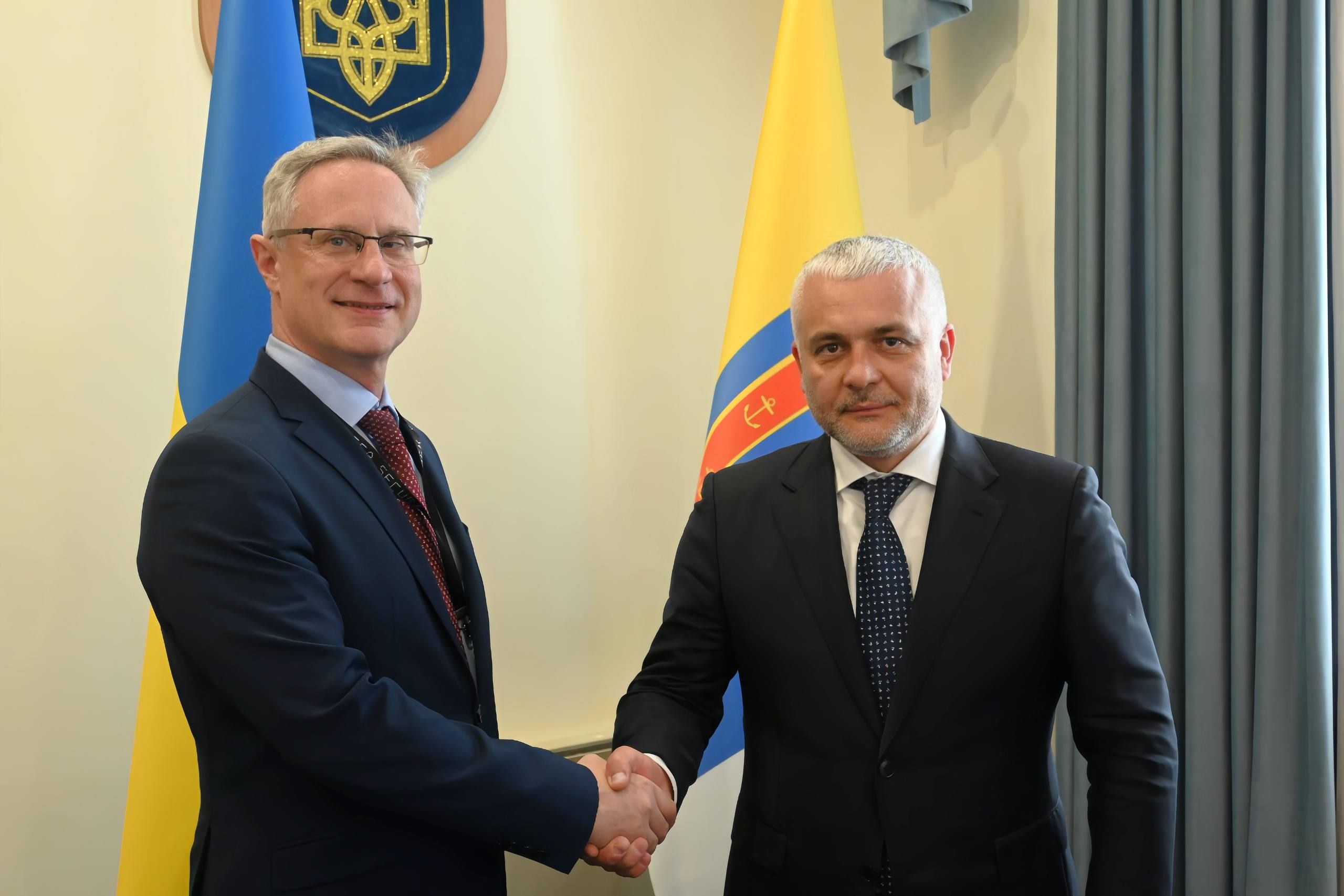 Безпека, наслідки російських атак та актуальні потреби регіону – про це говорив під час зустрічі з Надзвичайним і Повноважним Послом Держави Ізраїль в Україні Міхаелем Бродським.