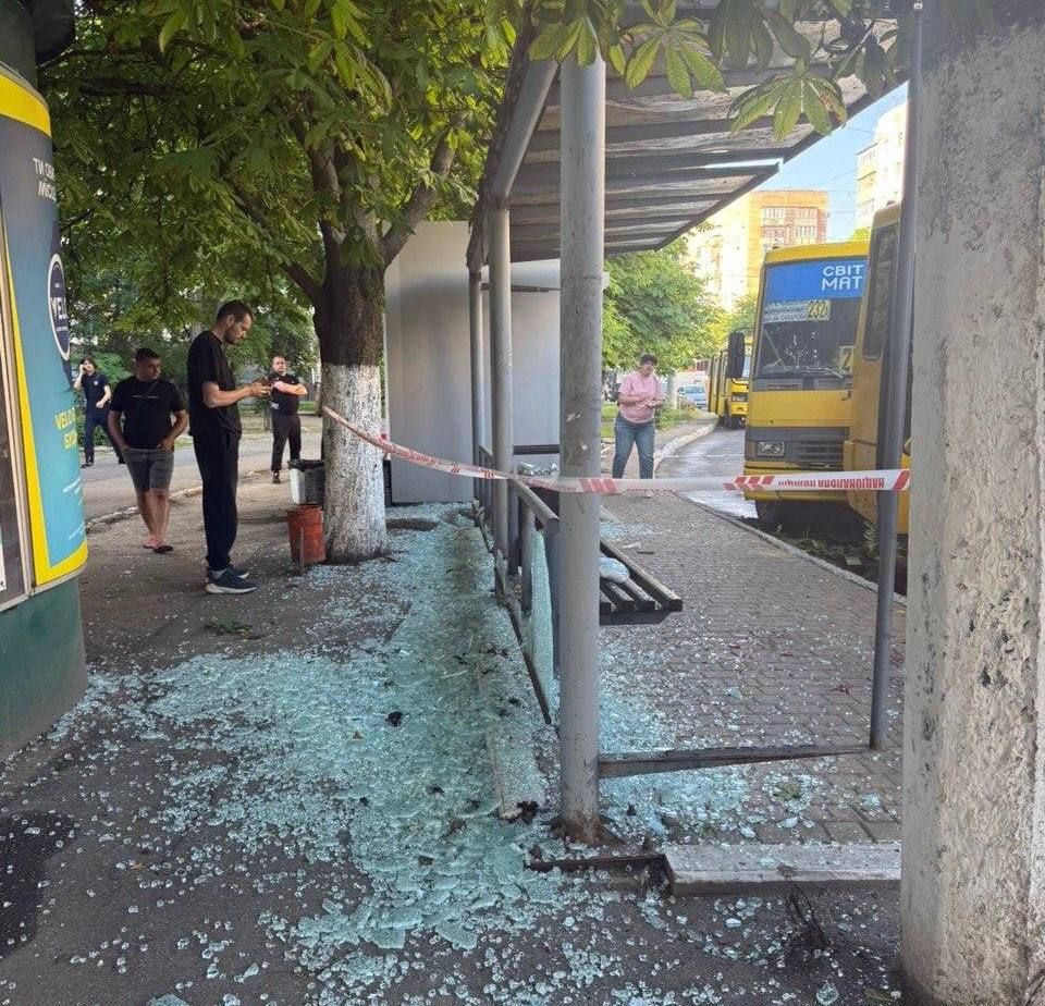 Одну з постраждалих внаслідок ворожої атаки на Одесу госпіталізовано.