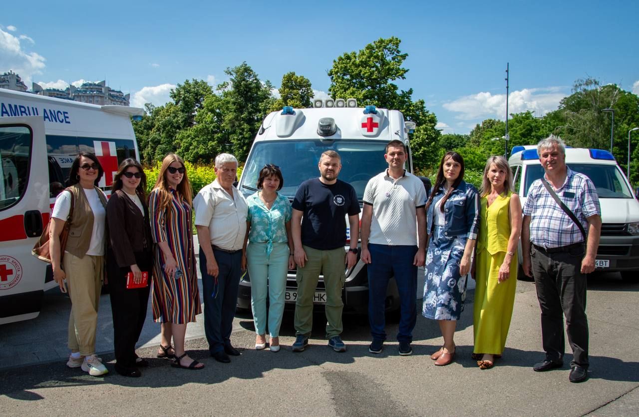 Ще 4 громади Одещини отримали сучасні автомобілі для мобільних медичних бригад від Українського Червоного Хреста. 