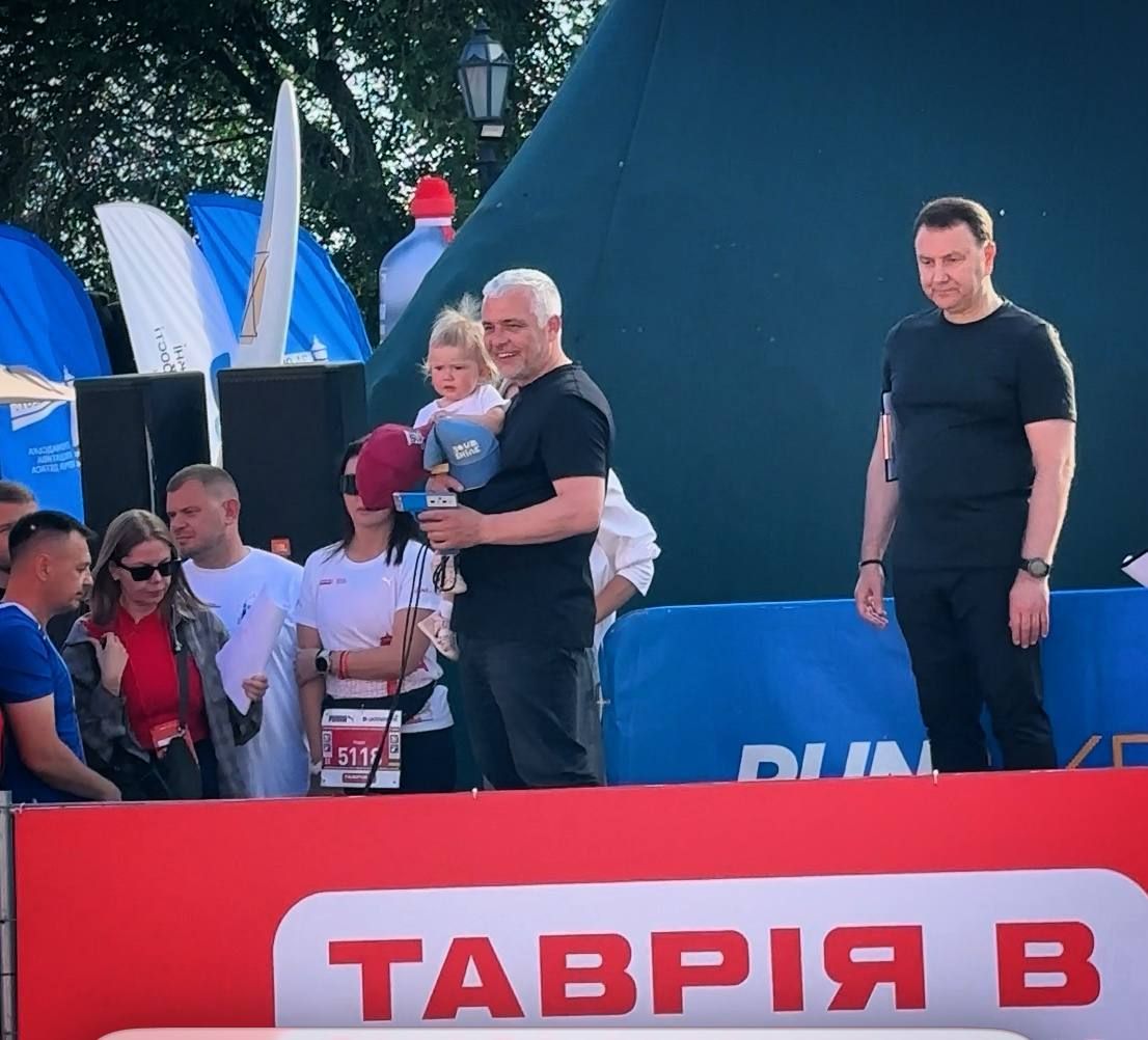 Цими вихідними на вулиці сонячної Одеси вперше за чотири роки повернувся «Таврія В Одеський півмарафон Незламності».