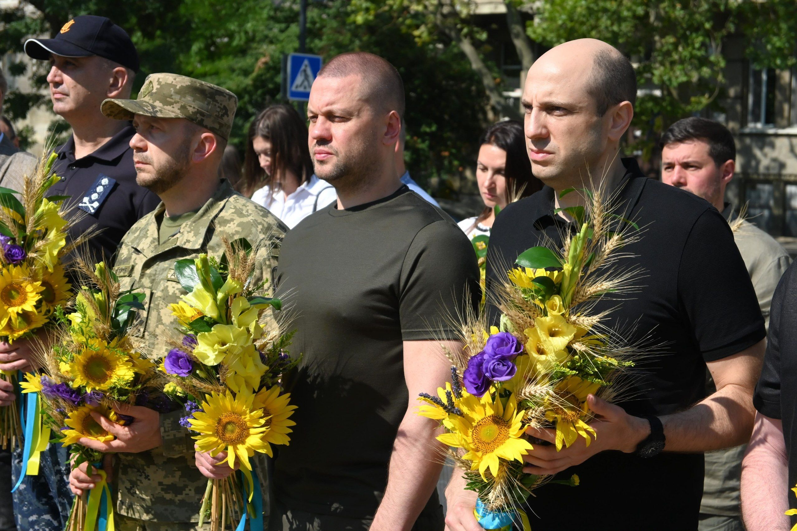 З нагоди Дня Української Державності заступник голови (начальника) Одеської обласної державної (військової) адміністрації Дмитро Радулов взяв участь в урочистій церемонії покладання квітів до пам’ятника Тарасу Шевченку.