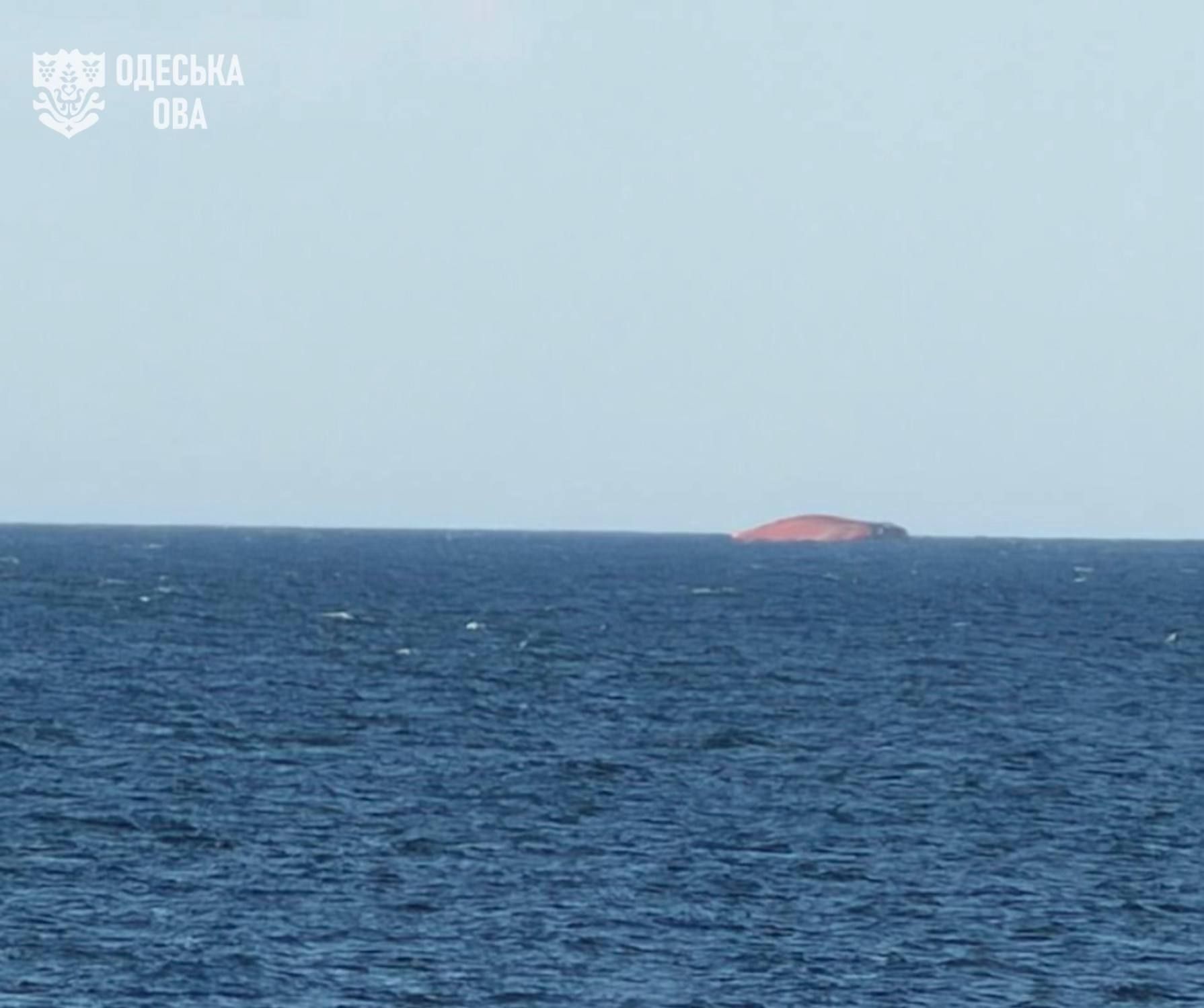 Сьогодні в акваторії Чорного моря поблизу узбережжя Одеси затонуло іноземне торговельне судно, яке 19 липня було атаковане російськими ракетами. 