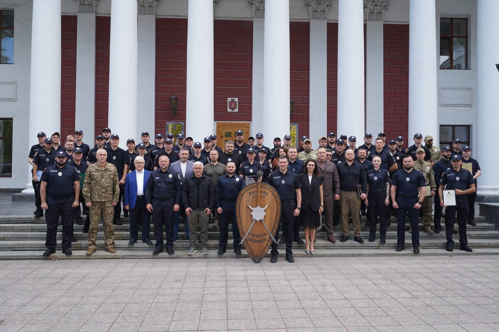 11 років тому перші патрульні поліцейські Одещини склали Присягу та вийшли на вулиці міст, щоб стати на захисті правопорядку та безпеки людей. Так почалася історія патрульної поліції Одещини.