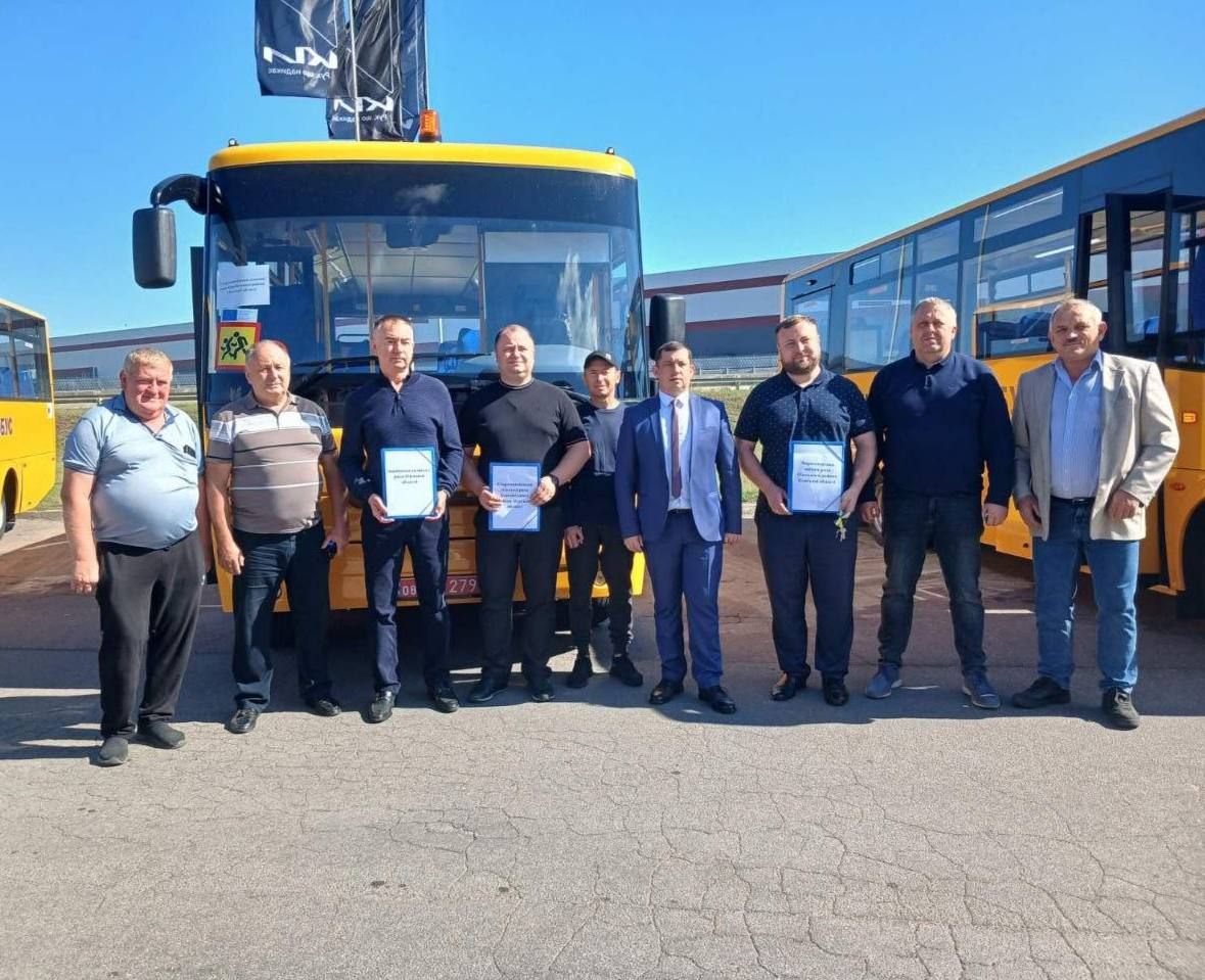 Ще пʼять інклюзивних шкільних автобусів поповнили автопарк громад Одещини